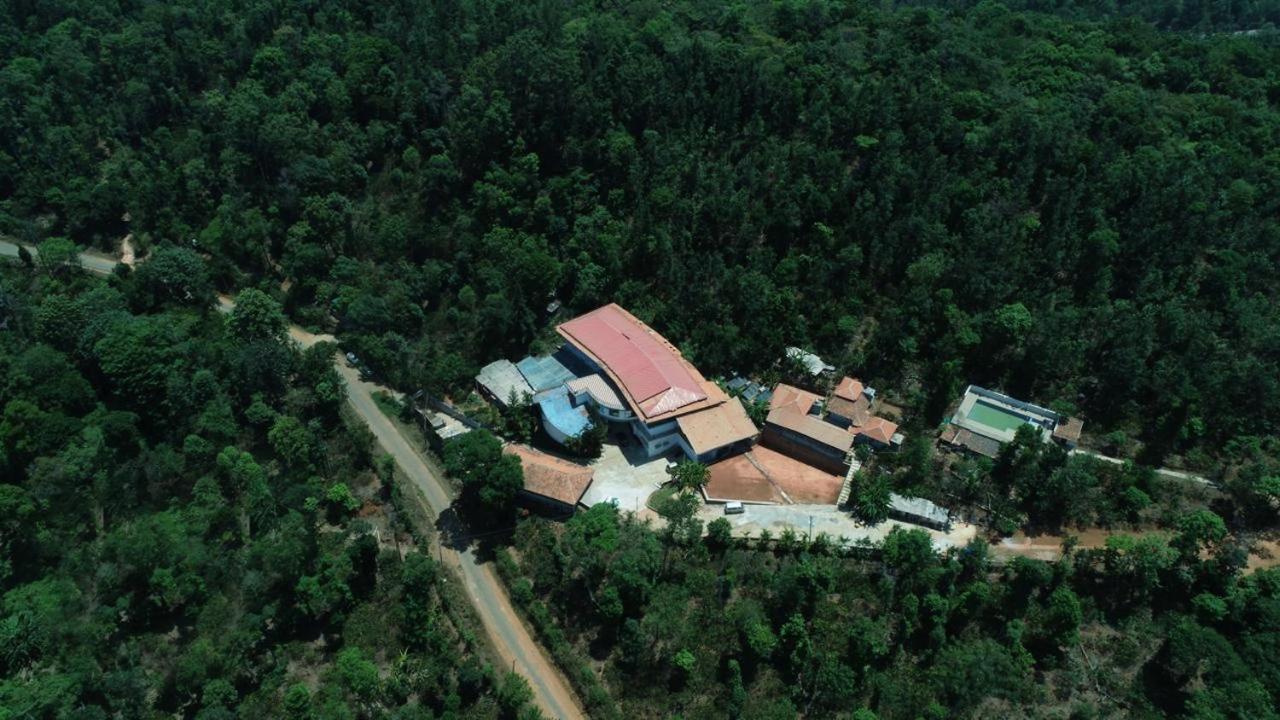 מדיקרי La Flora Beverly Hill Resort מראה חיצוני תמונה